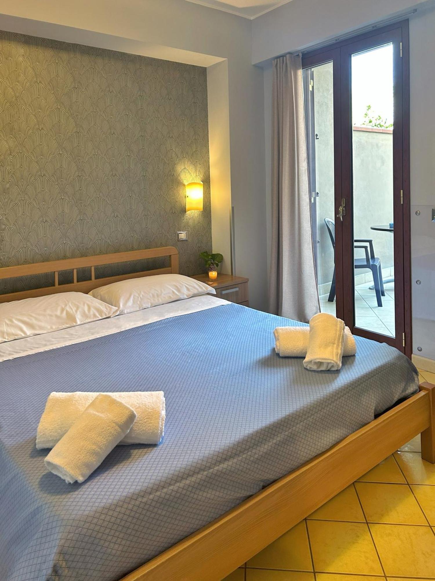 Bed and Breakfast La Piazzetta Giardini-Naxos Exterior foto