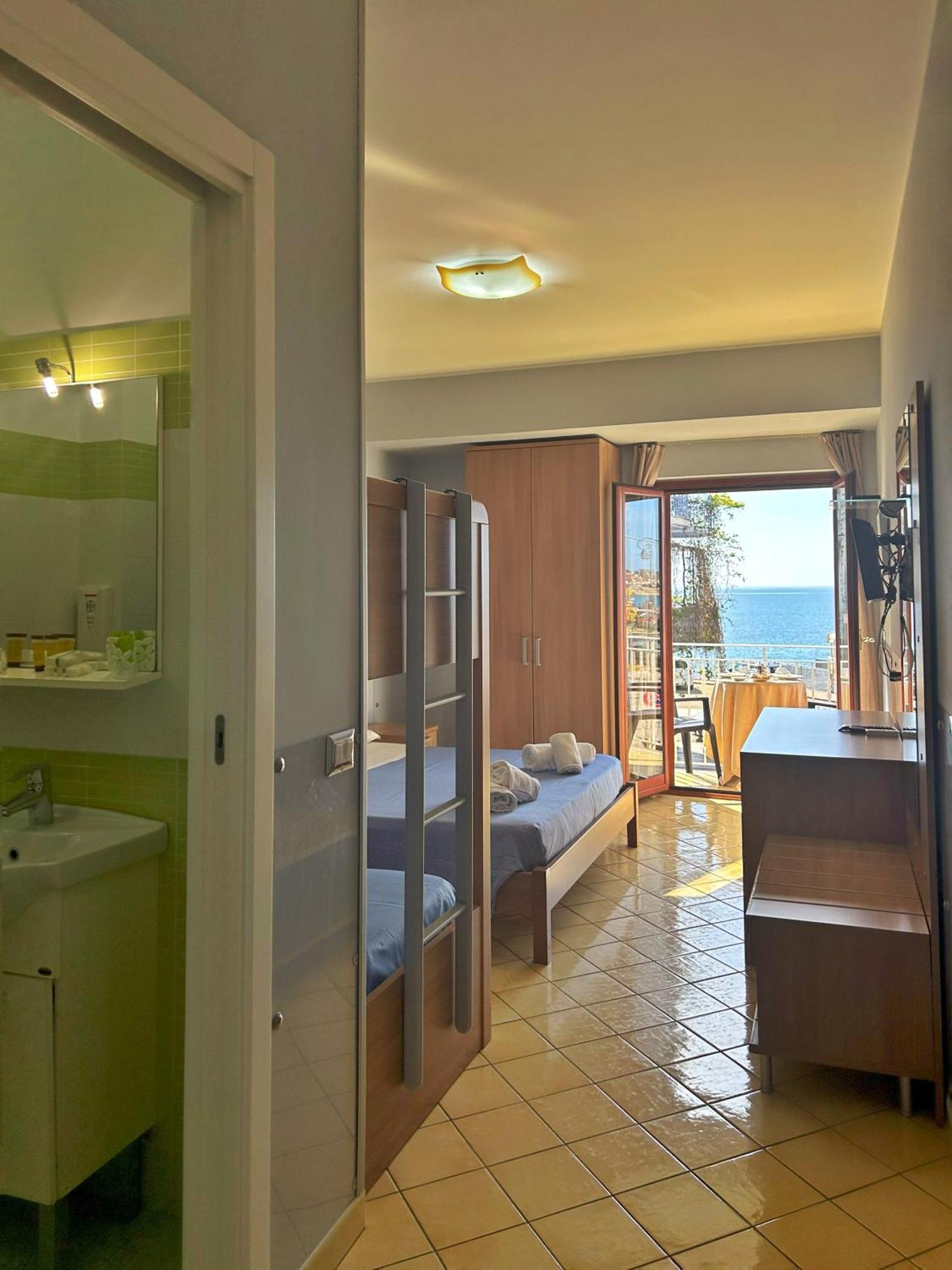 Bed and Breakfast La Piazzetta Giardini-Naxos Exterior foto