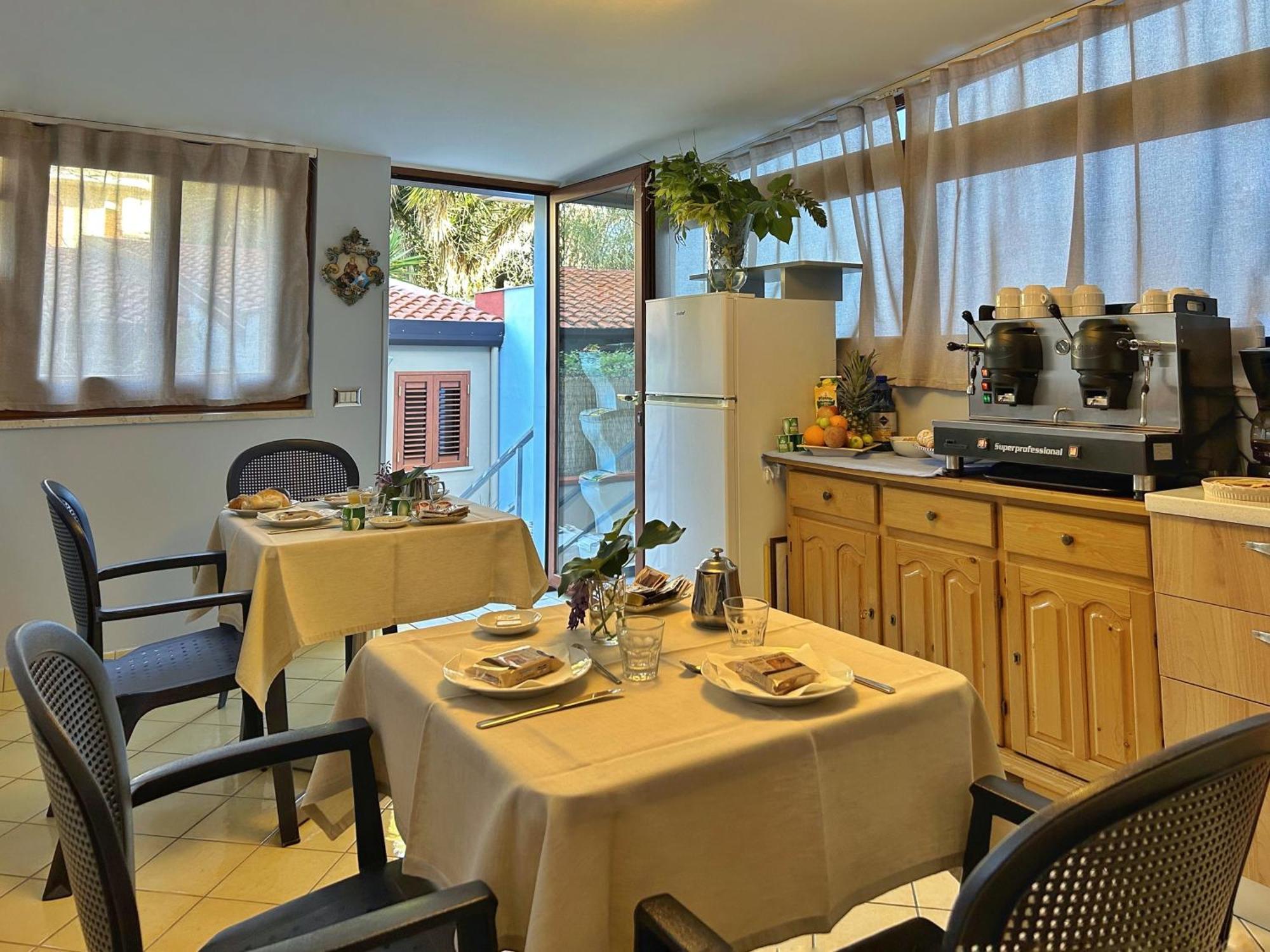 Bed and Breakfast La Piazzetta Giardini-Naxos Exterior foto